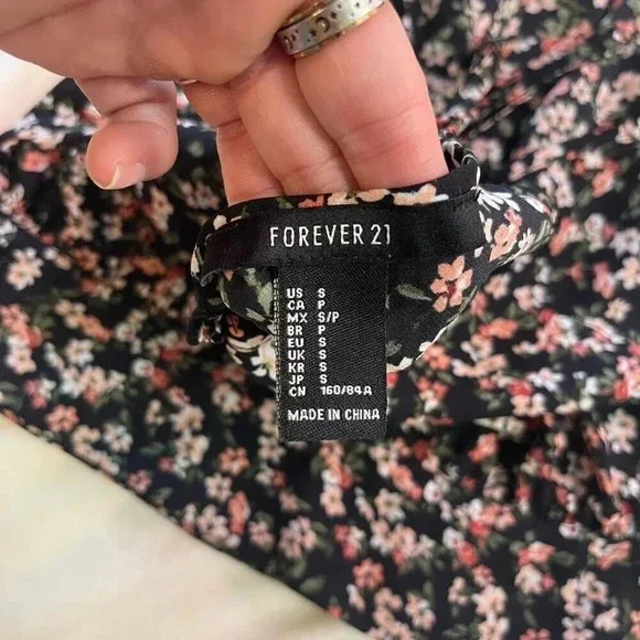 Forever 21 Black Floral Ruffle Sleeveless Top Women's Size Small - Picture 5 of 5